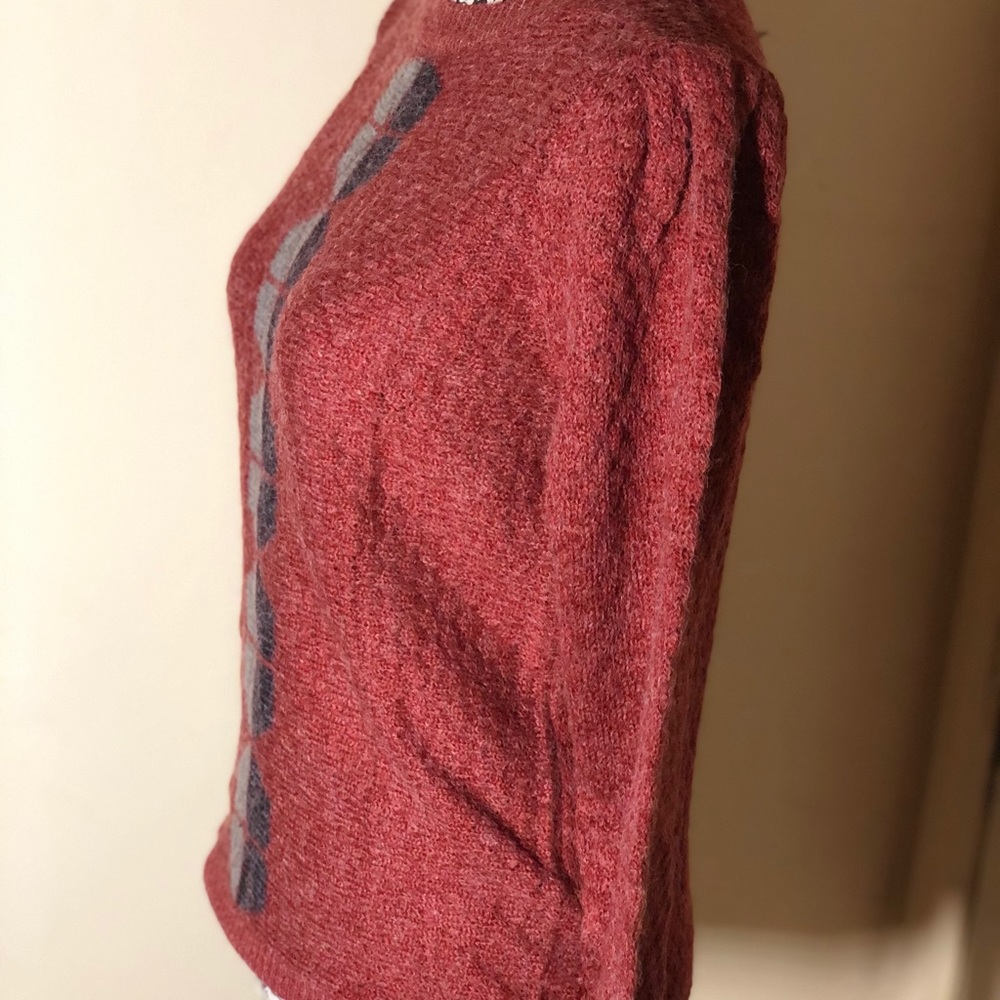 Red blue and grey design wye oaks sweater - Picture 6 of 7